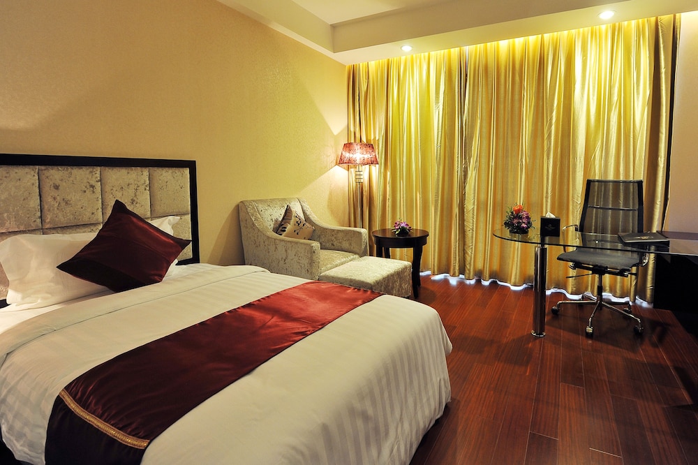 Deluxe King Room photo 2