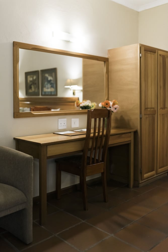 Classic Twin Room - Photo 2
