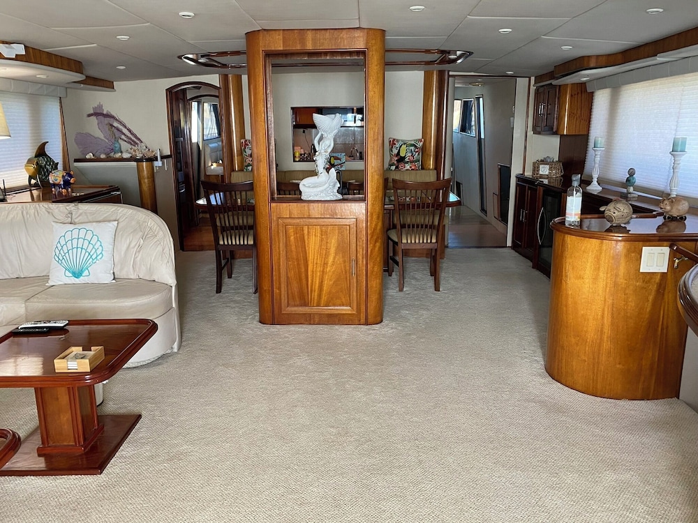 Exclusive Mobile Home, 4 Bedrooms, Non Smoking, Marina View photo 2