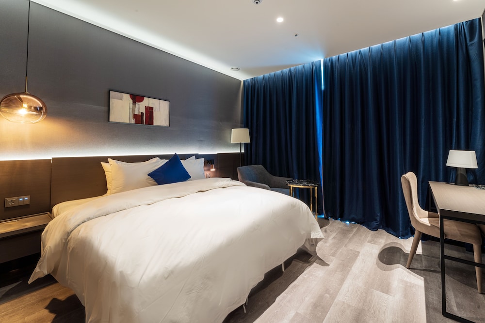 Executive Room - Photo 1