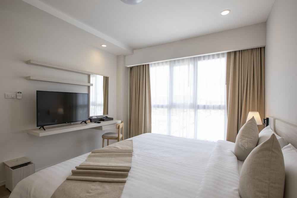 One Bedroom - Photo 4