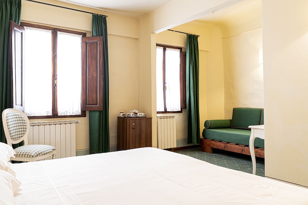 Luxury Triple Room, 1 Queen Bed with Sofa bed (25) photo 1