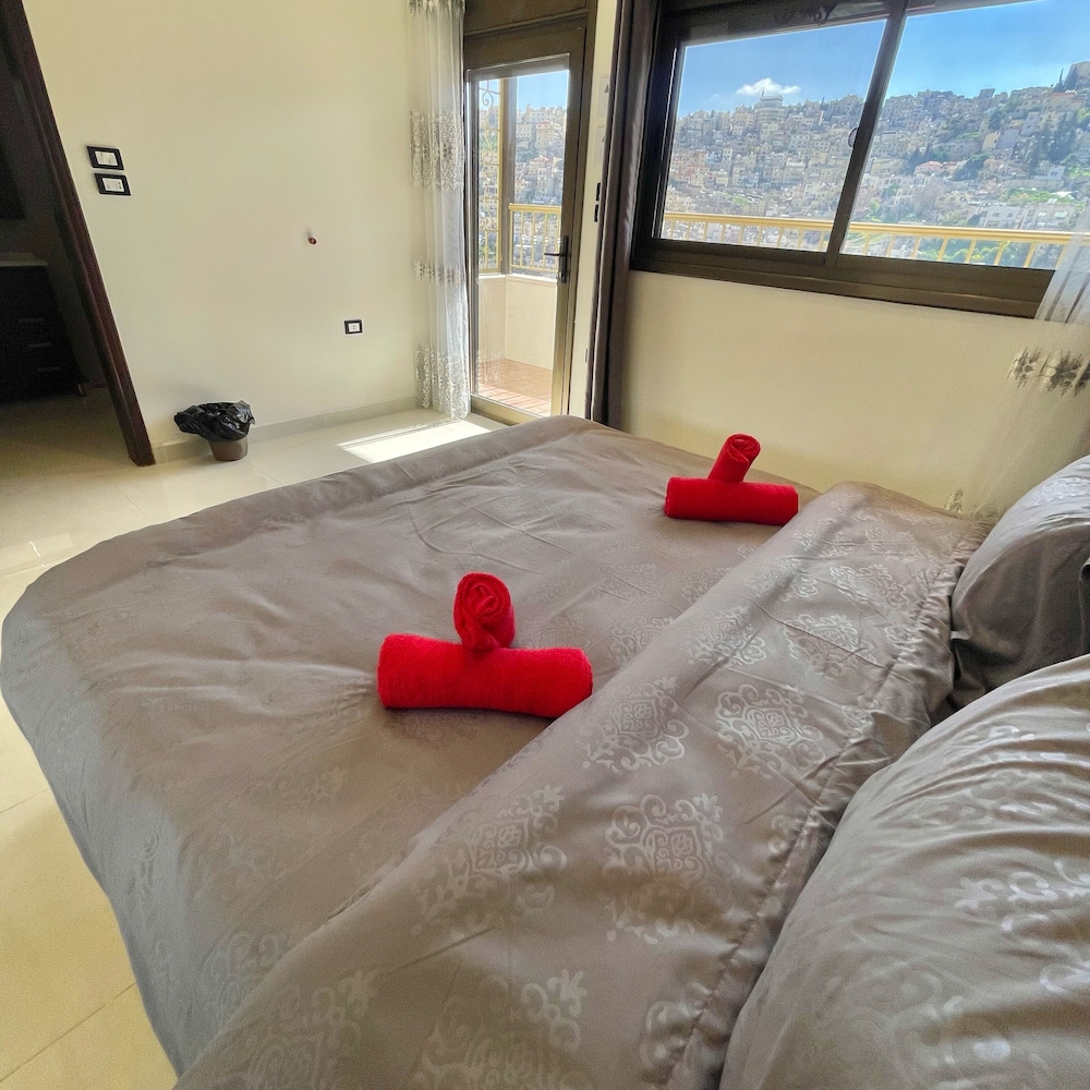 Luxury Studio, 1 King Bed, Non Smoking, Mountain View