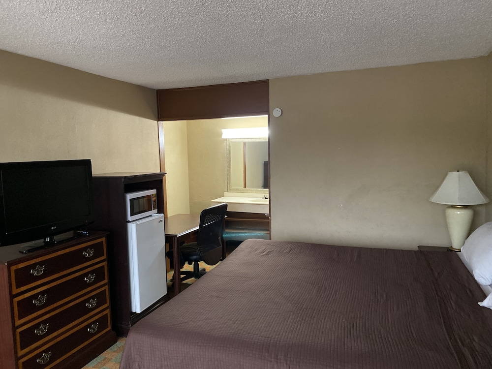 Standard Room, 1 King Bed photo 1