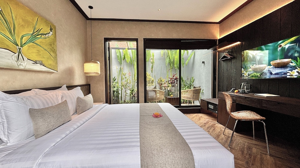Luxury Room, 1 Queen Bed, Garden View