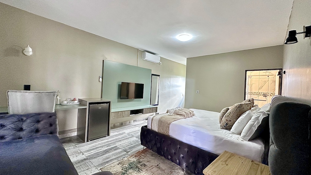 Deluxe Suite photo 2