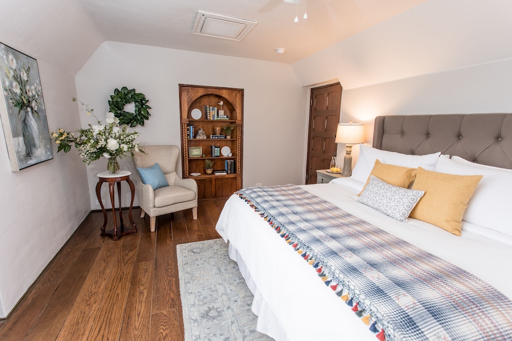 Luxury Suite, 1 King Bed, Japanese Maple Suite photo 3