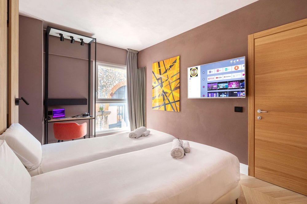 Standard Double Room, Non Smoking - Photo 2