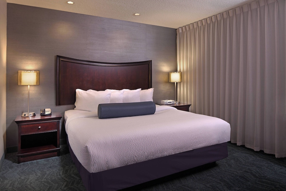 Suite, 1 Bedroom - Photo 3