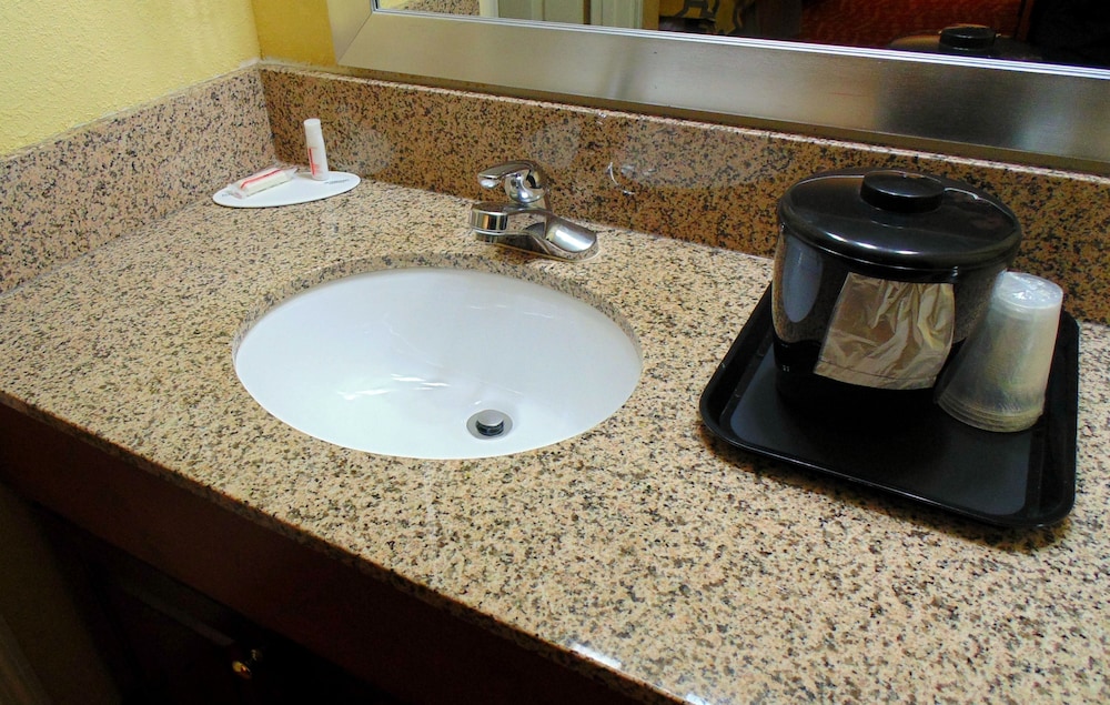 Room, 2 Queen Beds, Accessible, Non Smoking - Photo 7