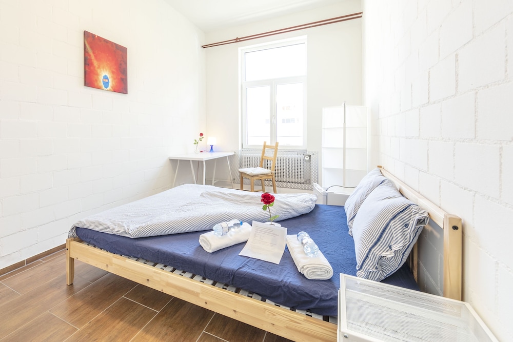 Basic Double Room (Yellow Inn 7)