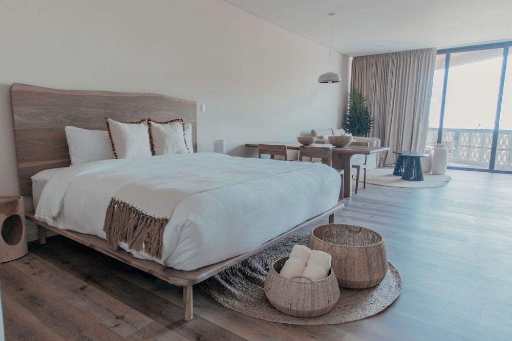 Luxury Studio Suite, Beach View photo 1