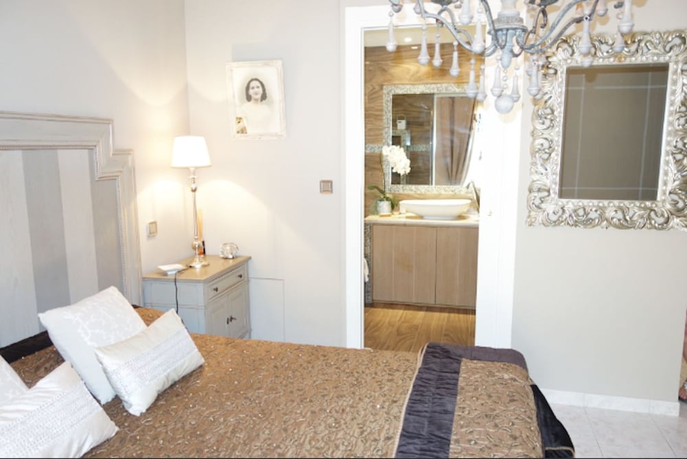Deluxe Double Room, 1 Queen Bed, Non Smoking photo 3