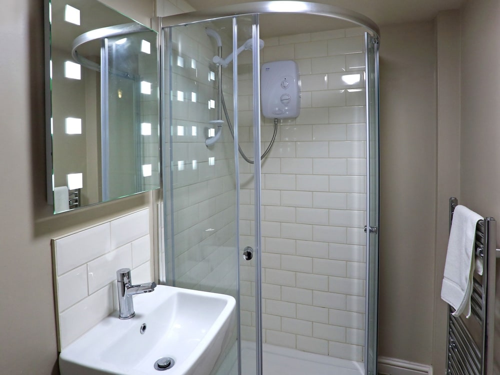 Double Room, Ensuite - Photo 6