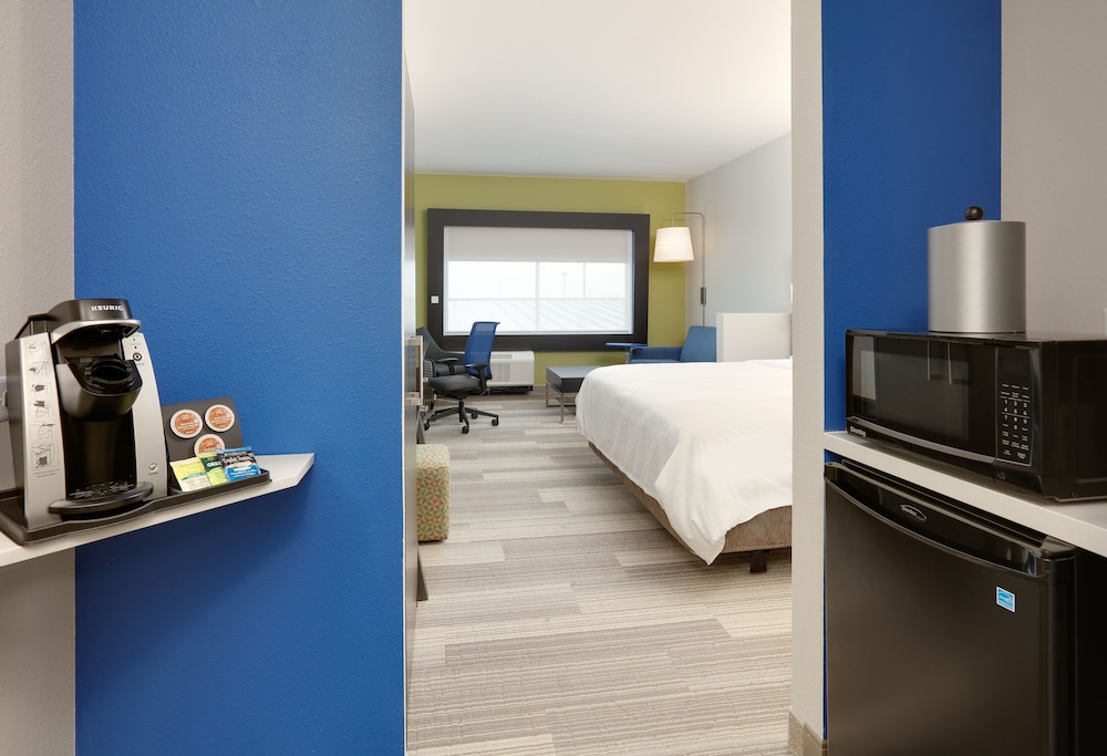 Suite, 1 King Bed - Photo 3