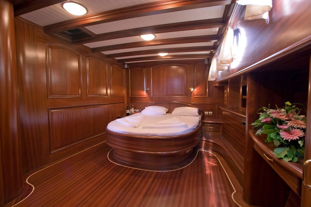 Premier Cabin