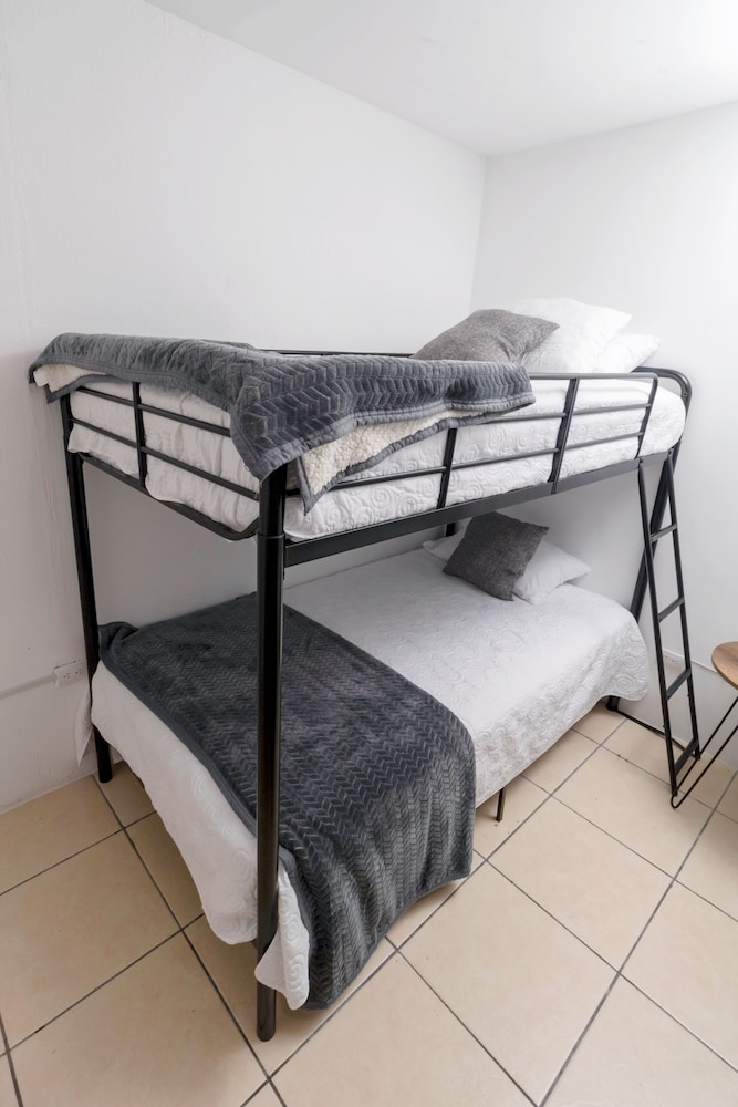 Basic Quadruple Room photo 3