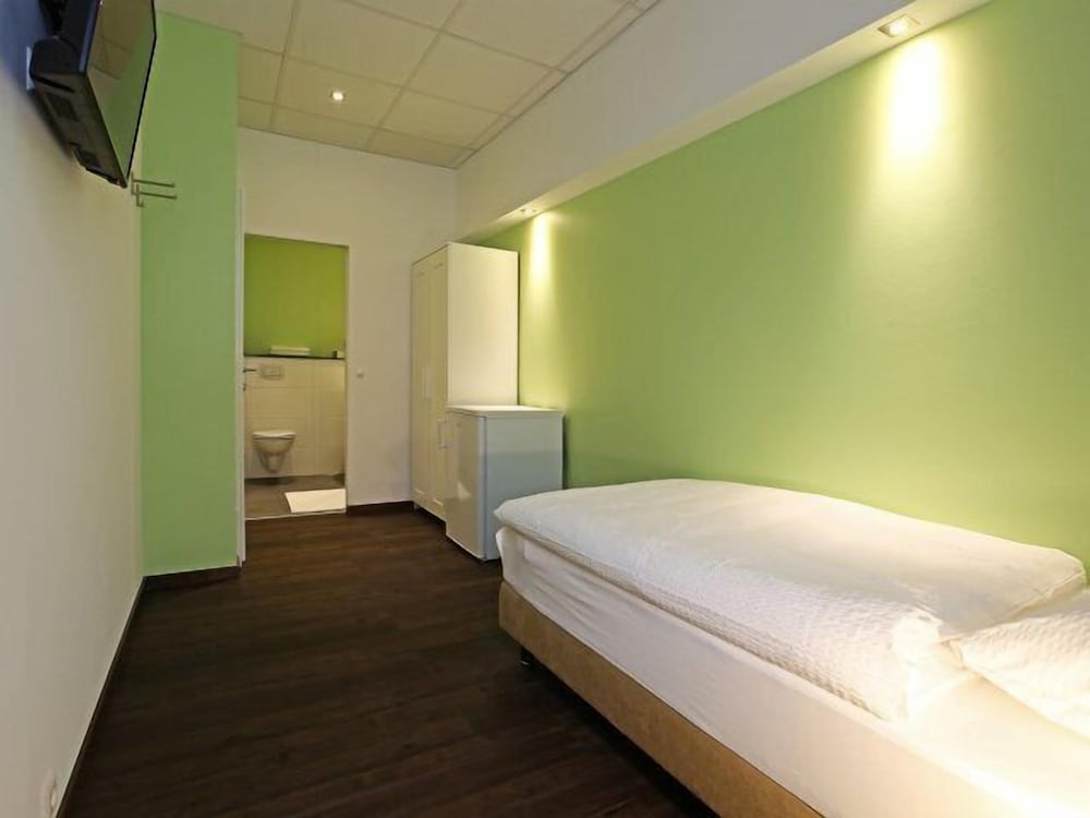 Basic Single Room photo 2