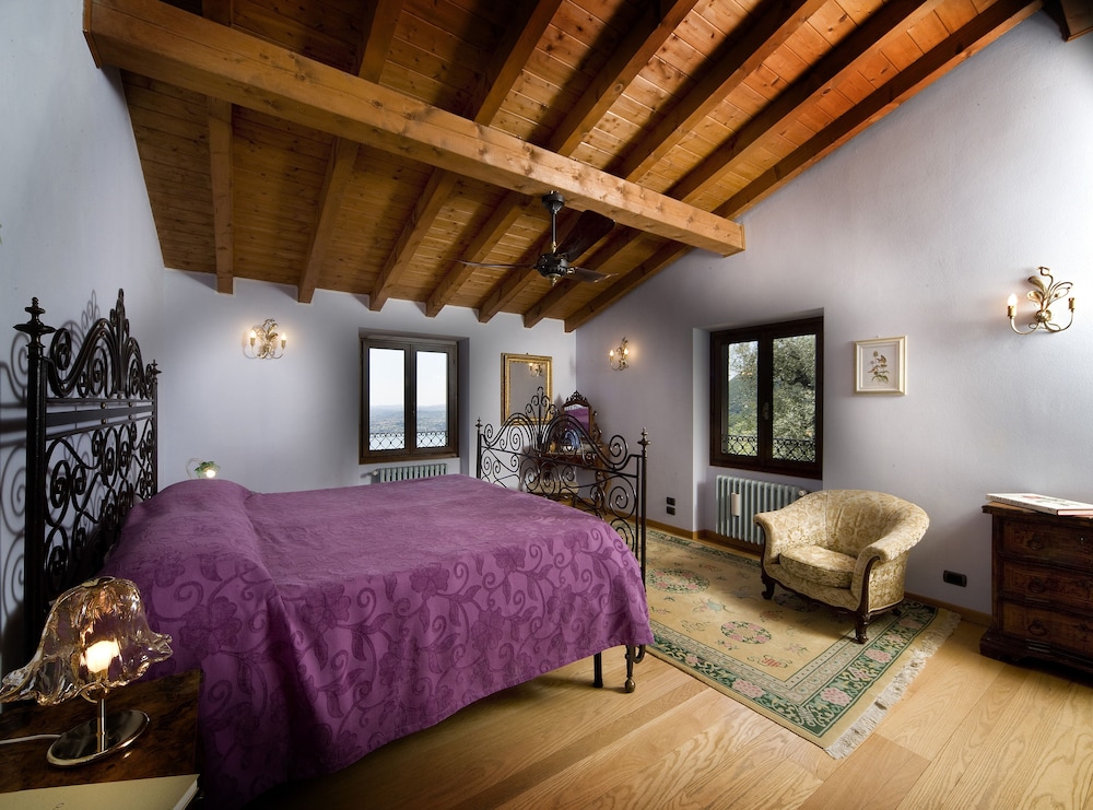 Classic Double Room Single Use, Lake View photo 1