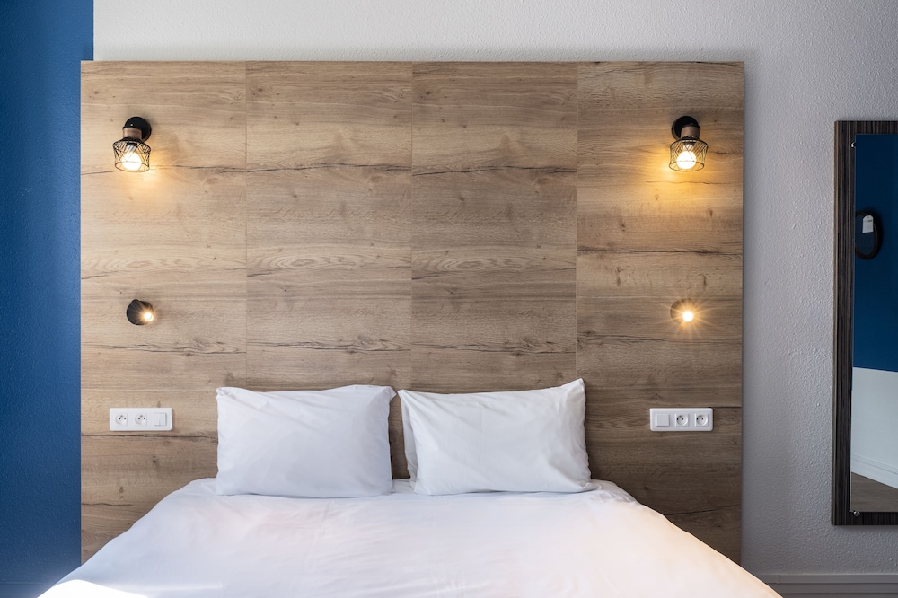 Room, 1 Double Bed (Pop) - Photo 3