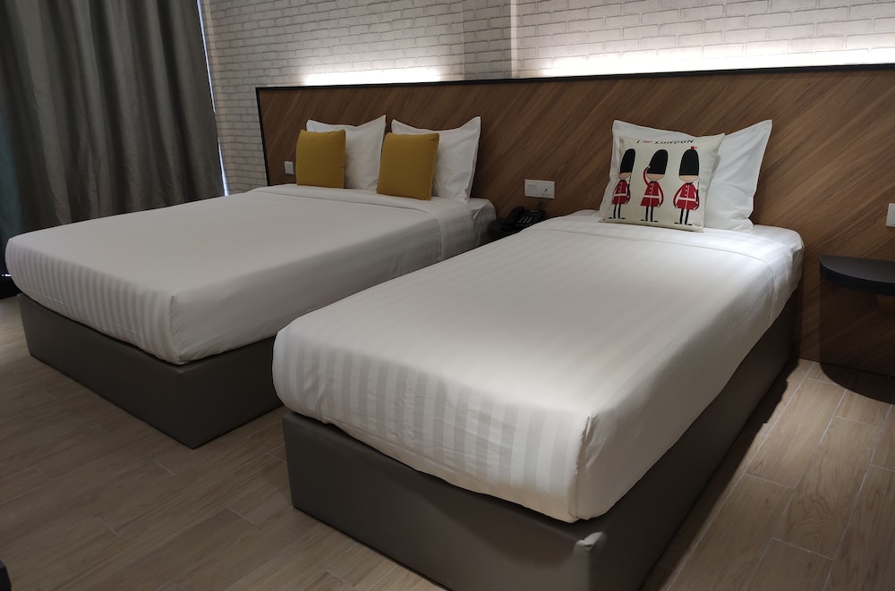 Deluxe Triple Room, City View