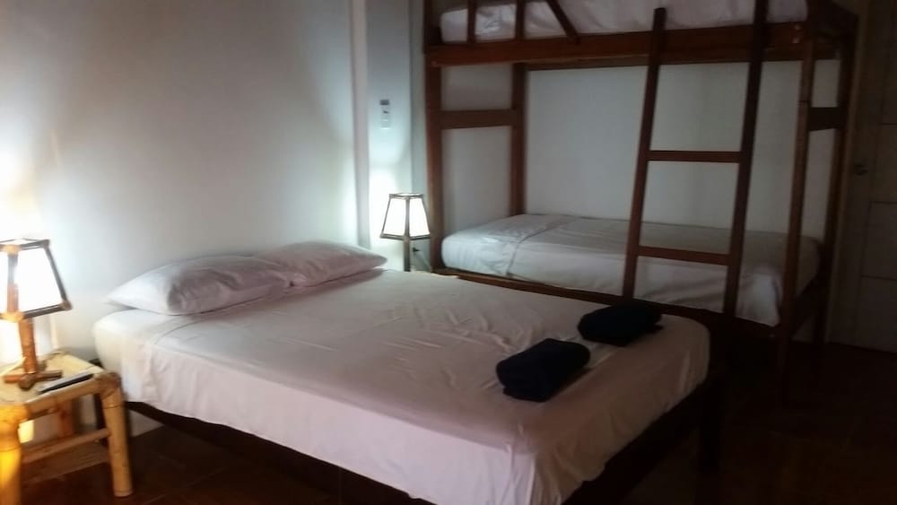 Quadruple Room, Terrace, Beach View photo 3