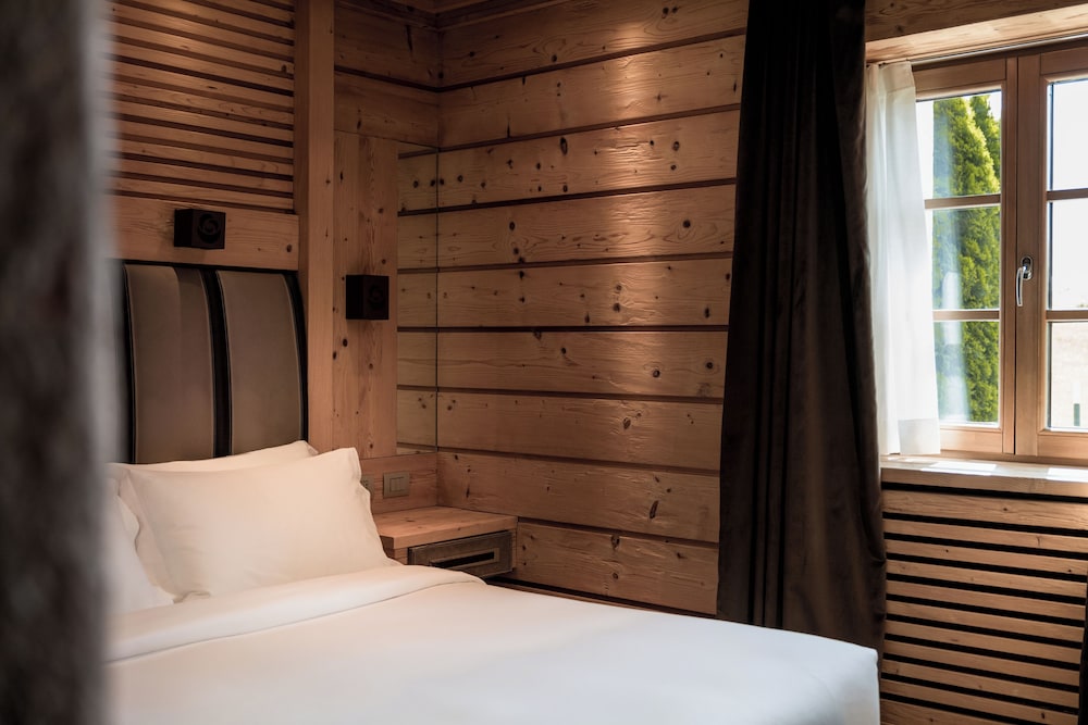 Deluxe Double Room (with extra bed)