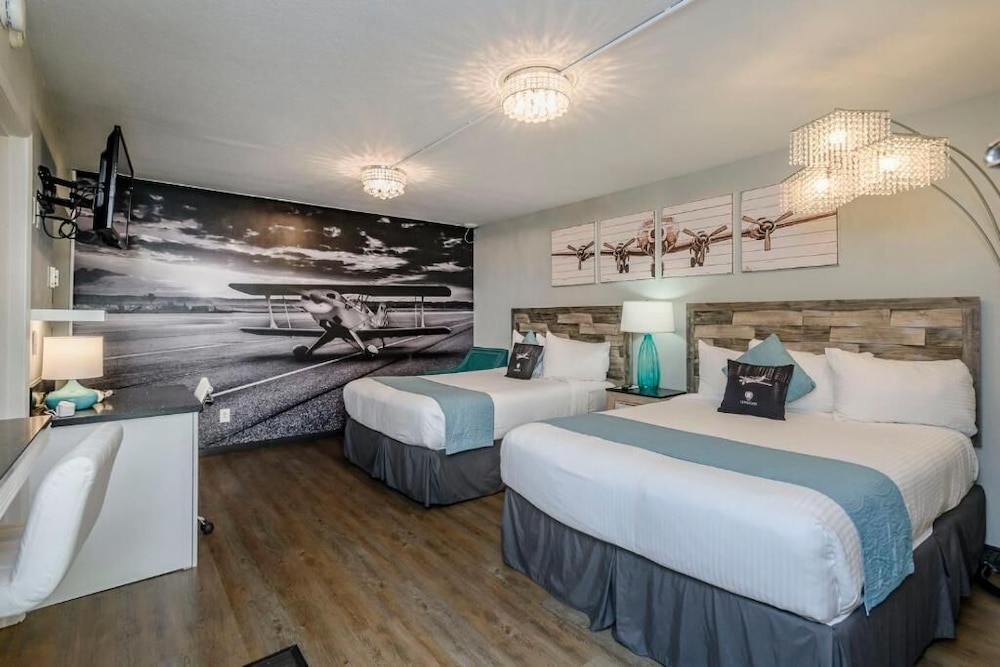 Room, 2 Queen Beds, Kitchenette - Photo 2