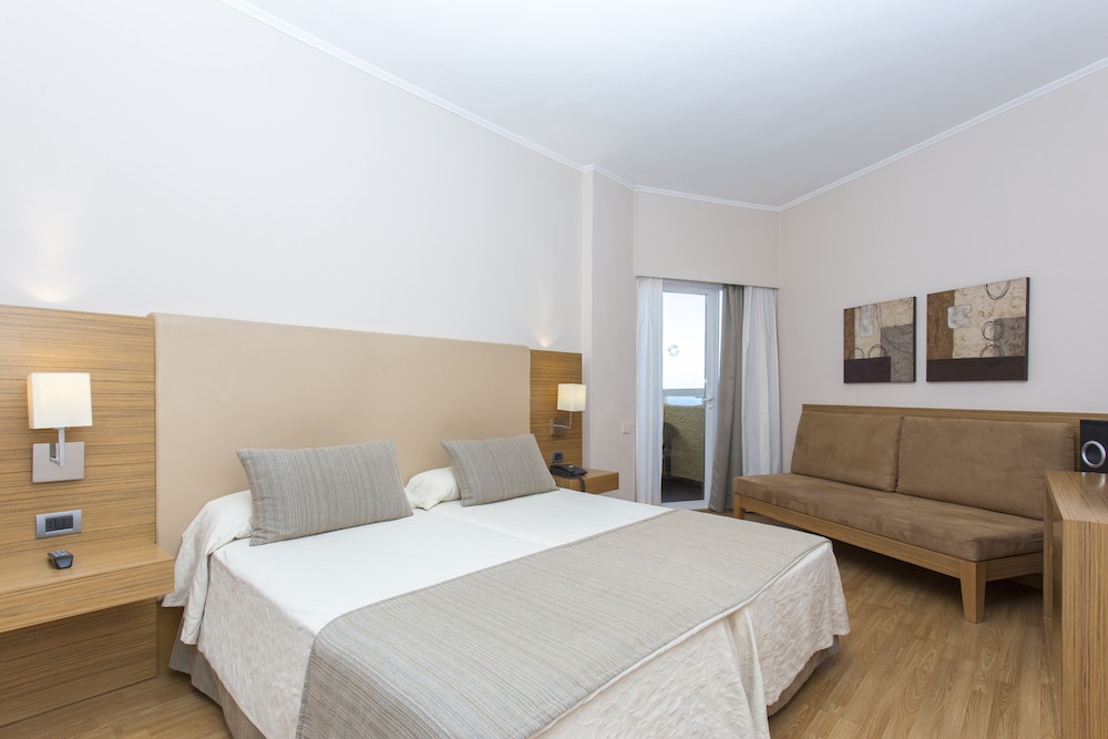 Adults Club Single Use (Sea View)