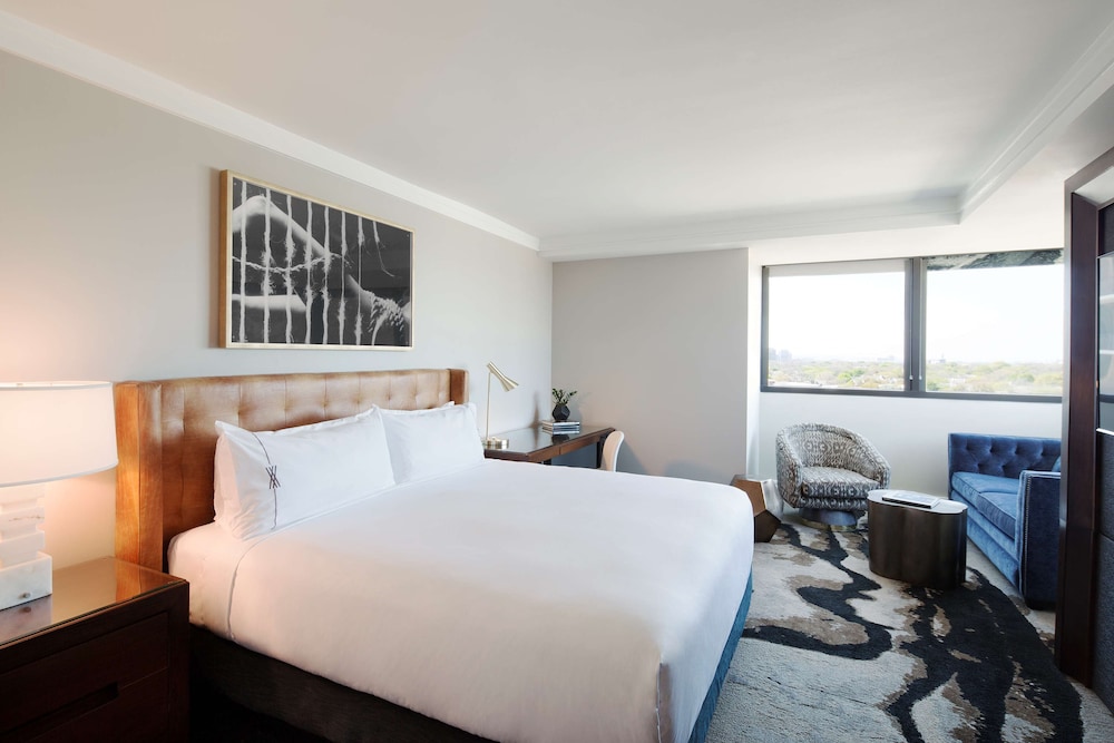 Room, 1 King Bed, Accessible, Bathtub (Hearing) - Photo 3