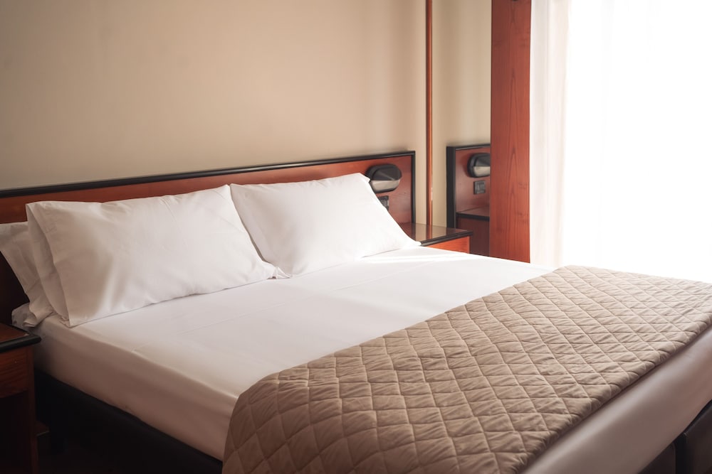Standard Double or Twin Room - Photo 5