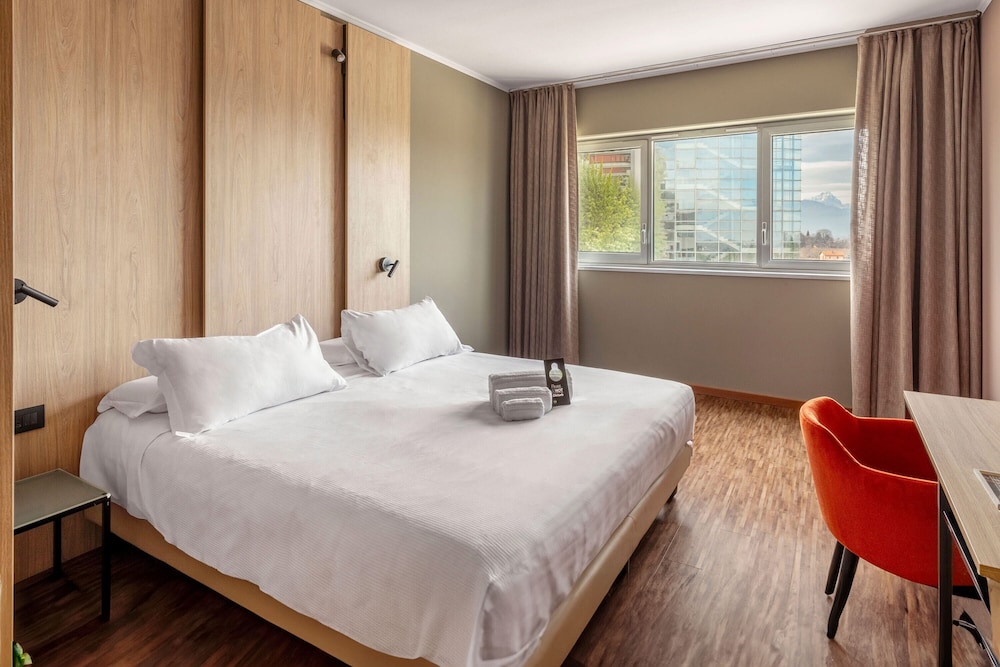 Standard Double Room, City View photo 1