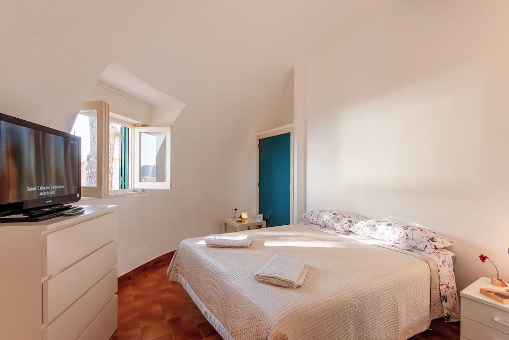 Family House, Multiple Bedrooms, Mountainside (Villa Macari Fantastic Sea View)
