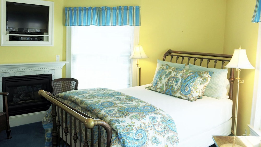 Premium Room, 1 Queen Bed, Partial Ocean View photo 1