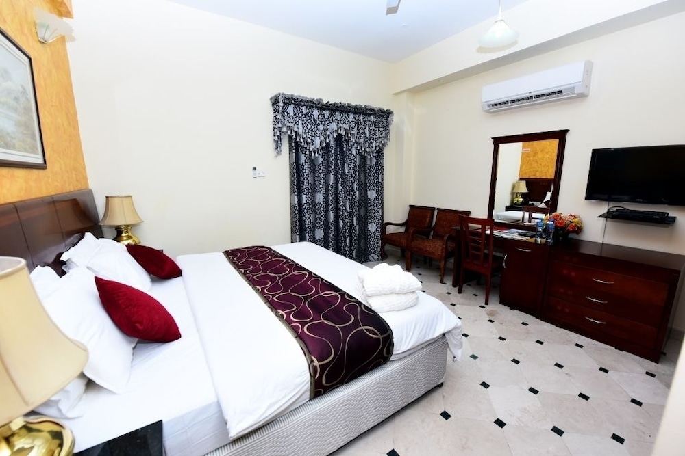 Queen Single Room with  Bed photo 1