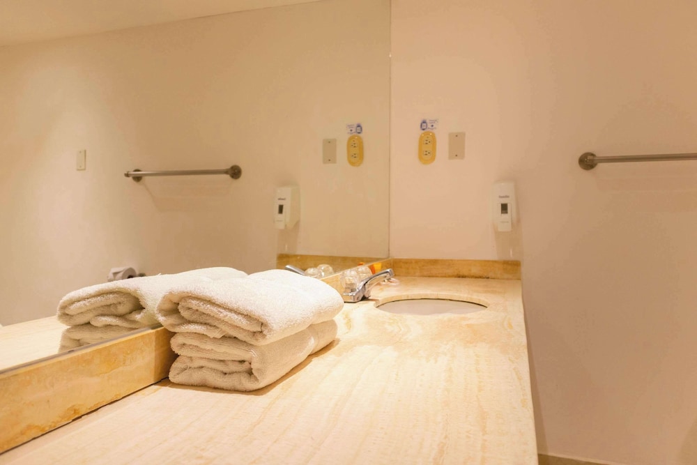 Junior Suite, 1 King Bed, Non Smoking - Photo 3