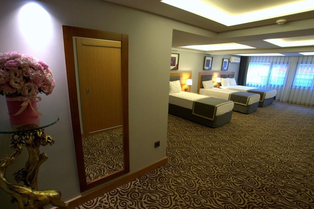 Family Room photo 3