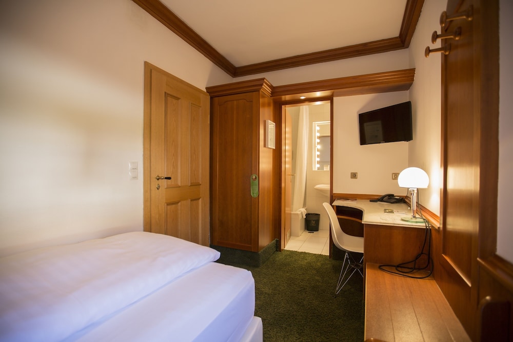 Basic Single Room photo 3