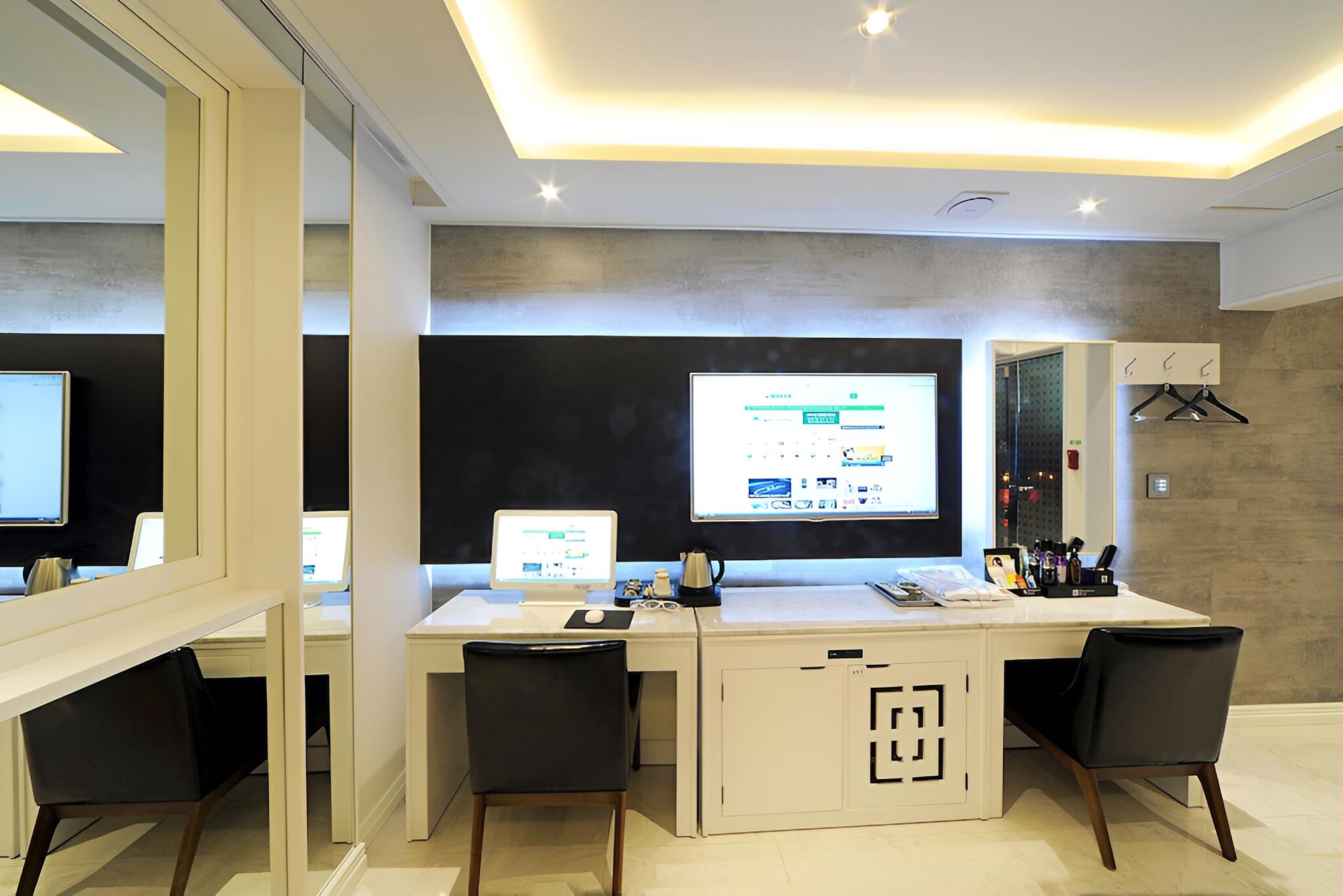 Room (Standard Room) - Photo 18