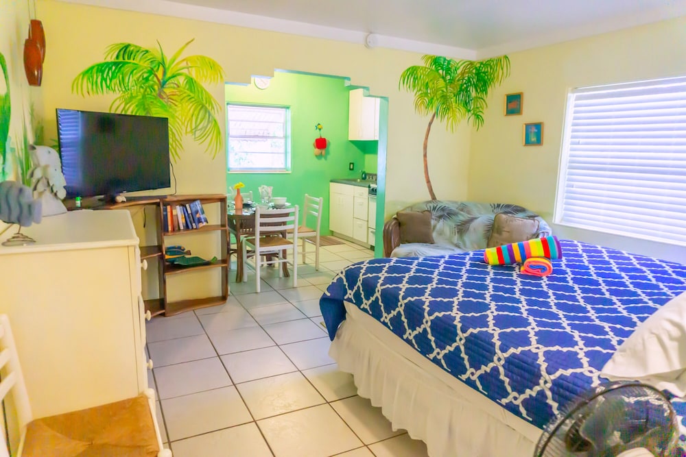 Comfort Duplex, Kitchenette, Beachside photo 2