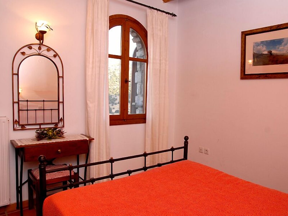 Apartment, 2 Bedrooms, Balcony, Mountain View photo 3