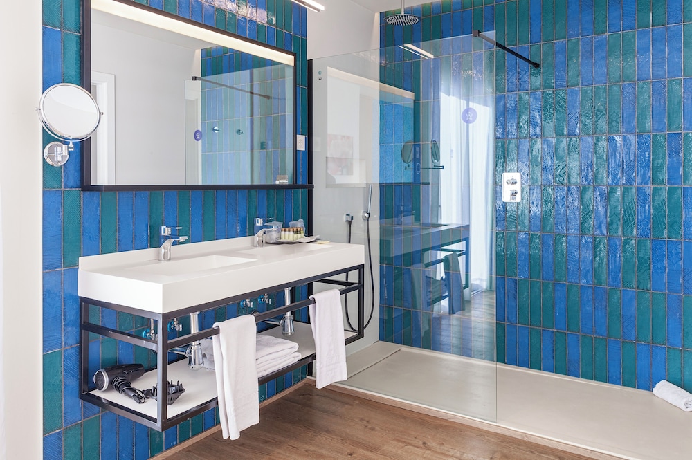 Deluxe Double Room, Terrace, Partial Sea View - Photo 4