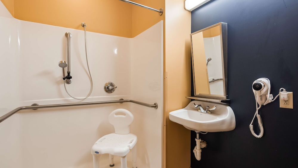 Standard Room, 2 Queen Beds, Accessible, Refrigerator & Microwave - Photo 4