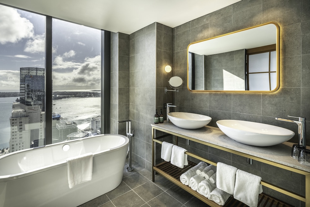 Suite, 1 Bedroom, Harbor View - Photo 3