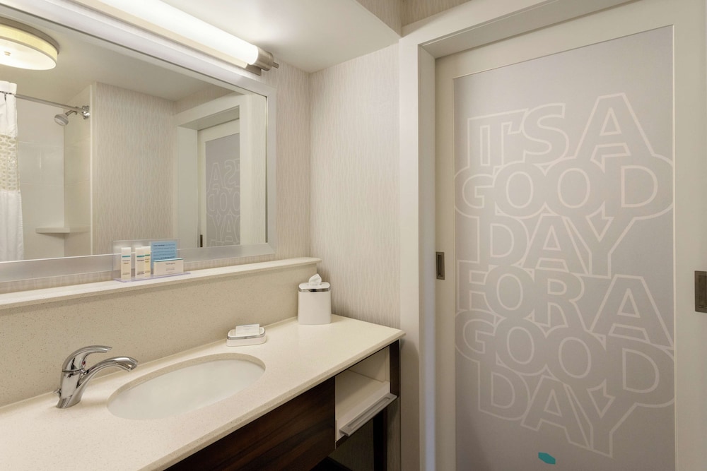 Room, 1 King Bed, Accessible, Non Smoking (Hearing Impaired) - Photo 7