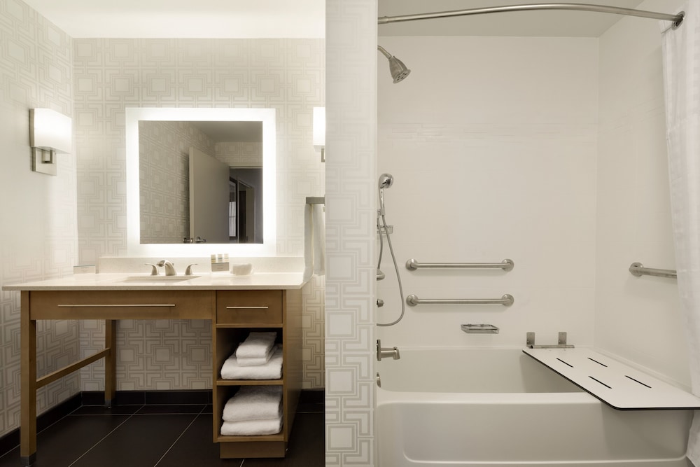 Suite, 2 Queen Beds, Accessible, Bathtub - Photo 7