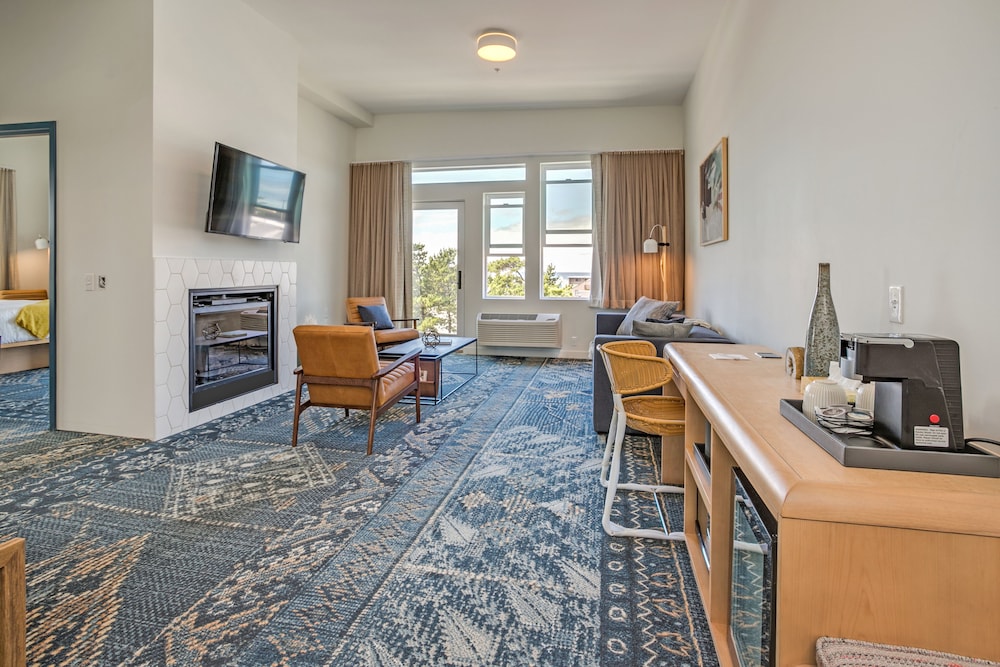 Suite, 2 Bedrooms with Balcony