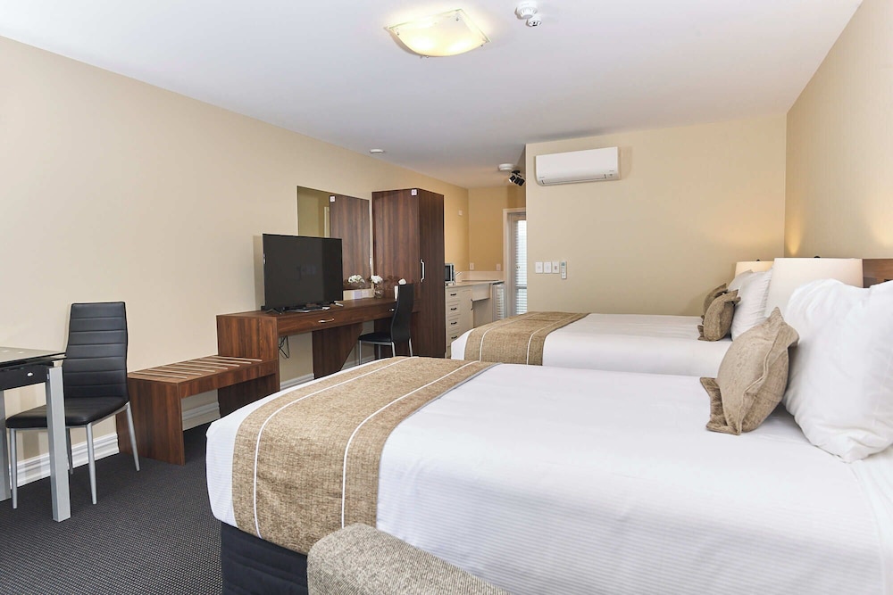 Premium Double or Twin Room, Multiple Beds, Accessible, Hot Tub