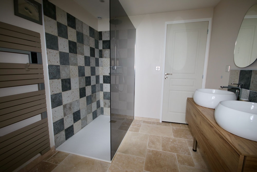 Luxury room, 1 king-size bed and 1 futon Utah Beach photo 3