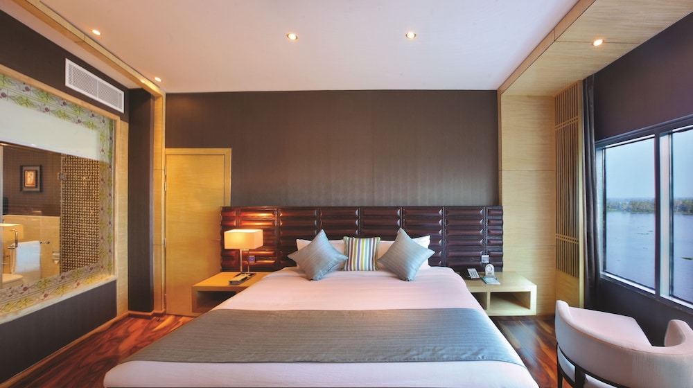 Premium Room, 1 Queen Bed, Non Smoking, Lake View